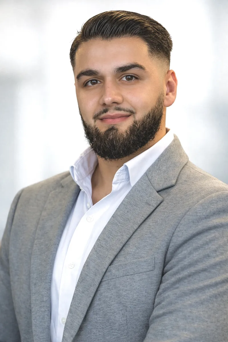 Portrait d’Esmir, créateur de sites internet à Sion